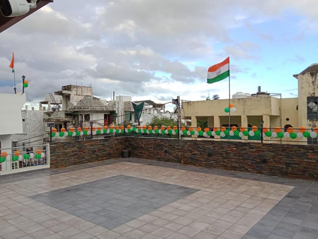 Peacock Hill Homestay Бопал Екстериор снимка
