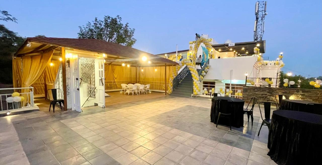 Peacock Hill Homestay Бопал Екстериор снимка