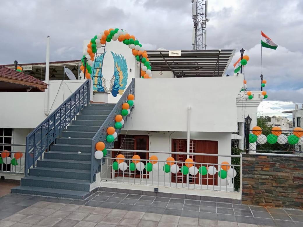 Peacock Hill Homestay Бопал Екстериор снимка