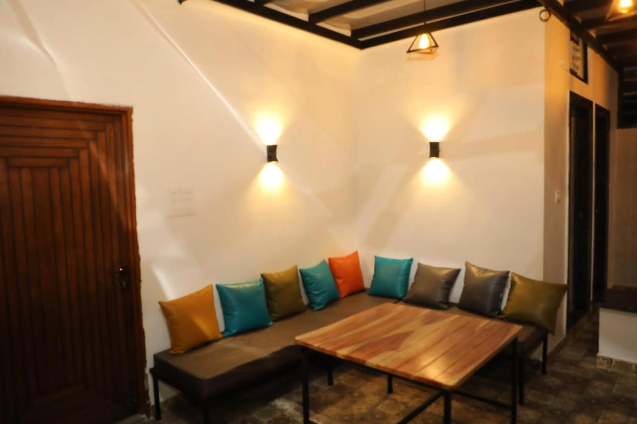 Peacock Hill Homestay Бопал Екстериор снимка